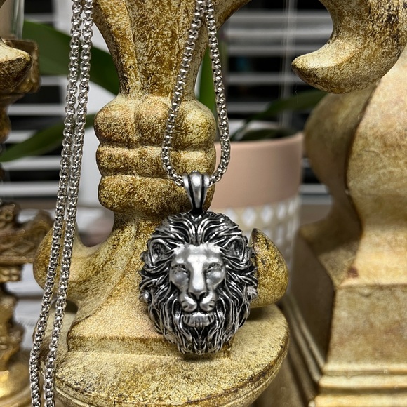 Lionhead silver tone necklace. 23.5” chain/weighted charm 2” by 1.2” NIP - Picture 2 of 7